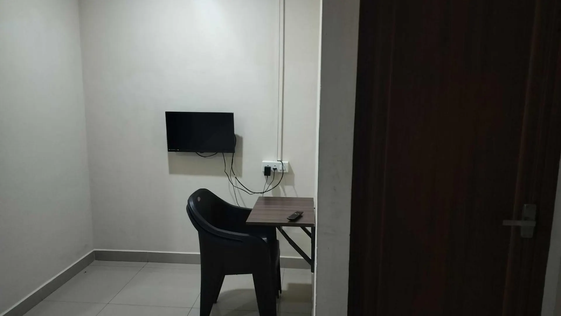 Hotel O Jln Stadium Ernakulam Formerly Peediyal Tower Kochi