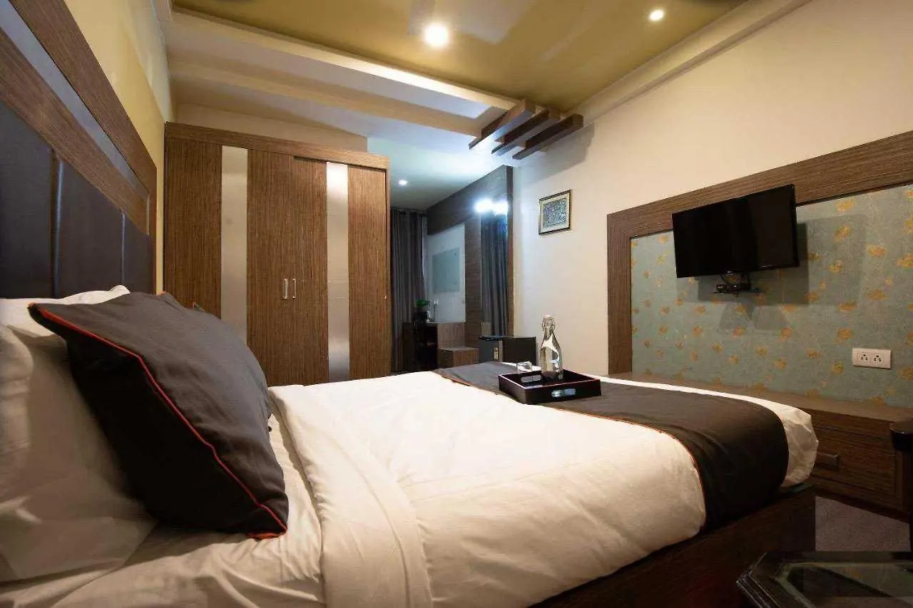 Hotel O Jln Stadium Ernakulam Formerly Peediyal Tower Kochi